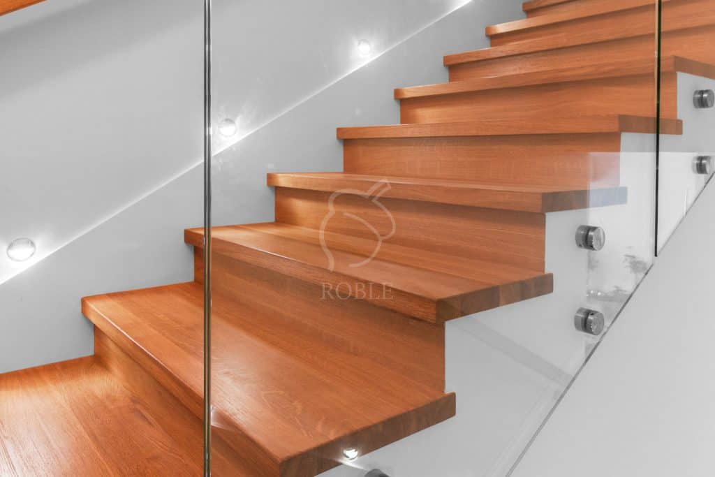 schody drewniane na beton ze szkłem